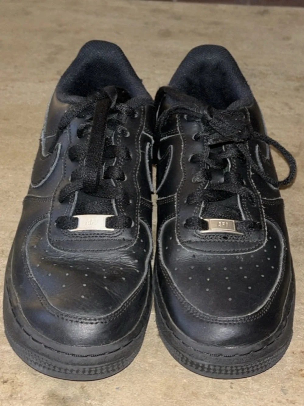 Nike Air Force 1 Low Black boys size 6/ women’s size 8 (A-4)